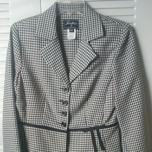 Sweet Suit. 2 piece houndstooth skirt suit 10P